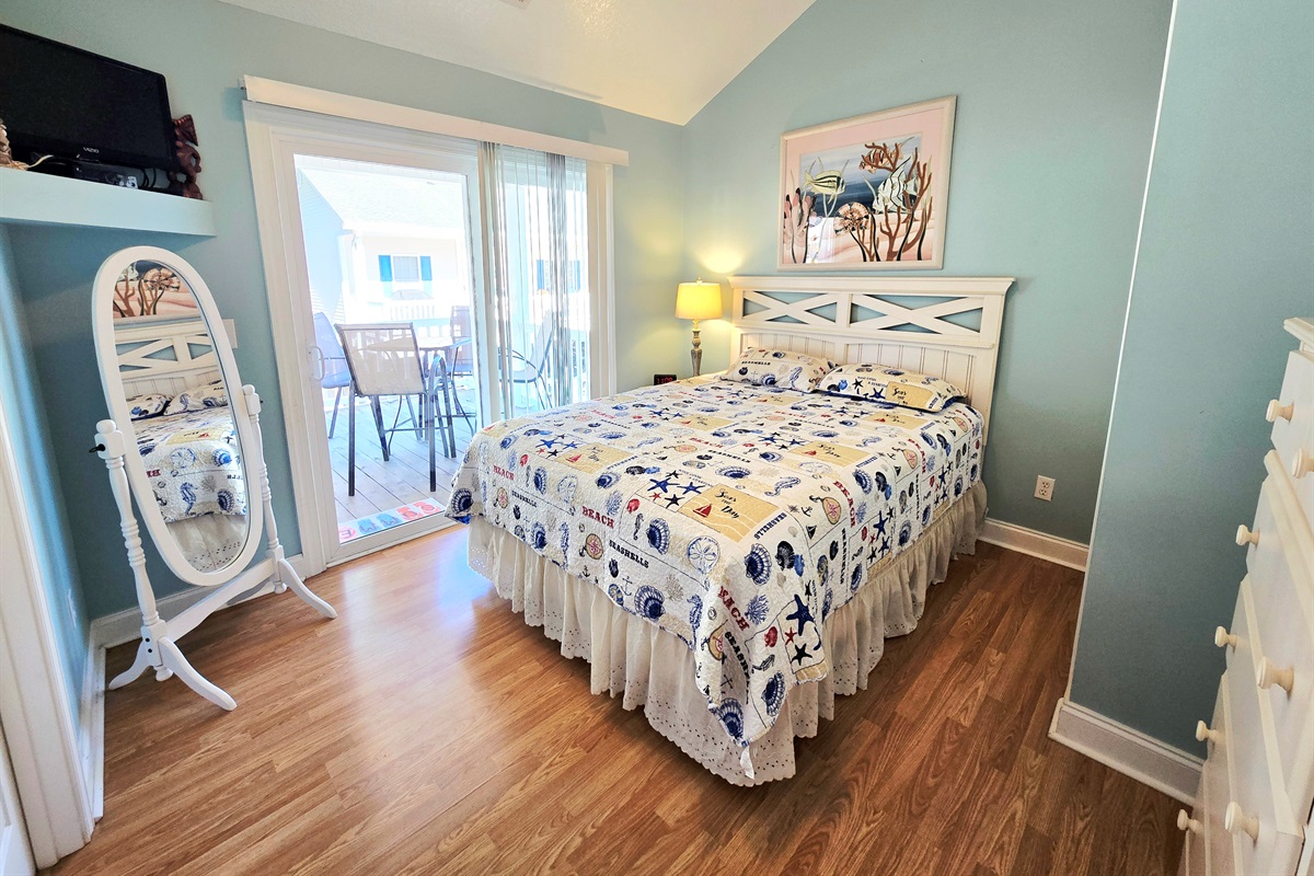 Bedroom 2 - Queen Bed