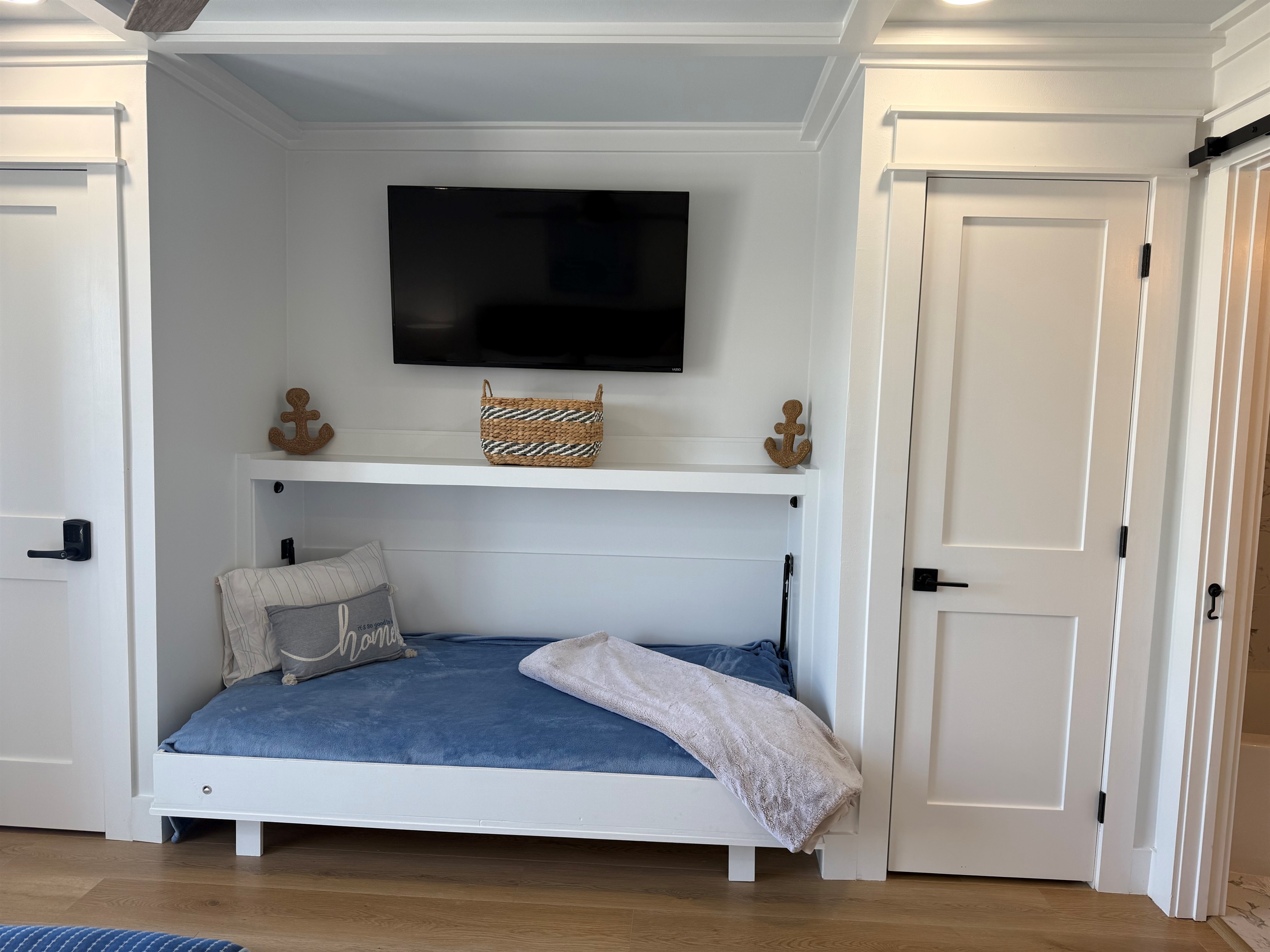 Twin Murphy Bed in King guest room