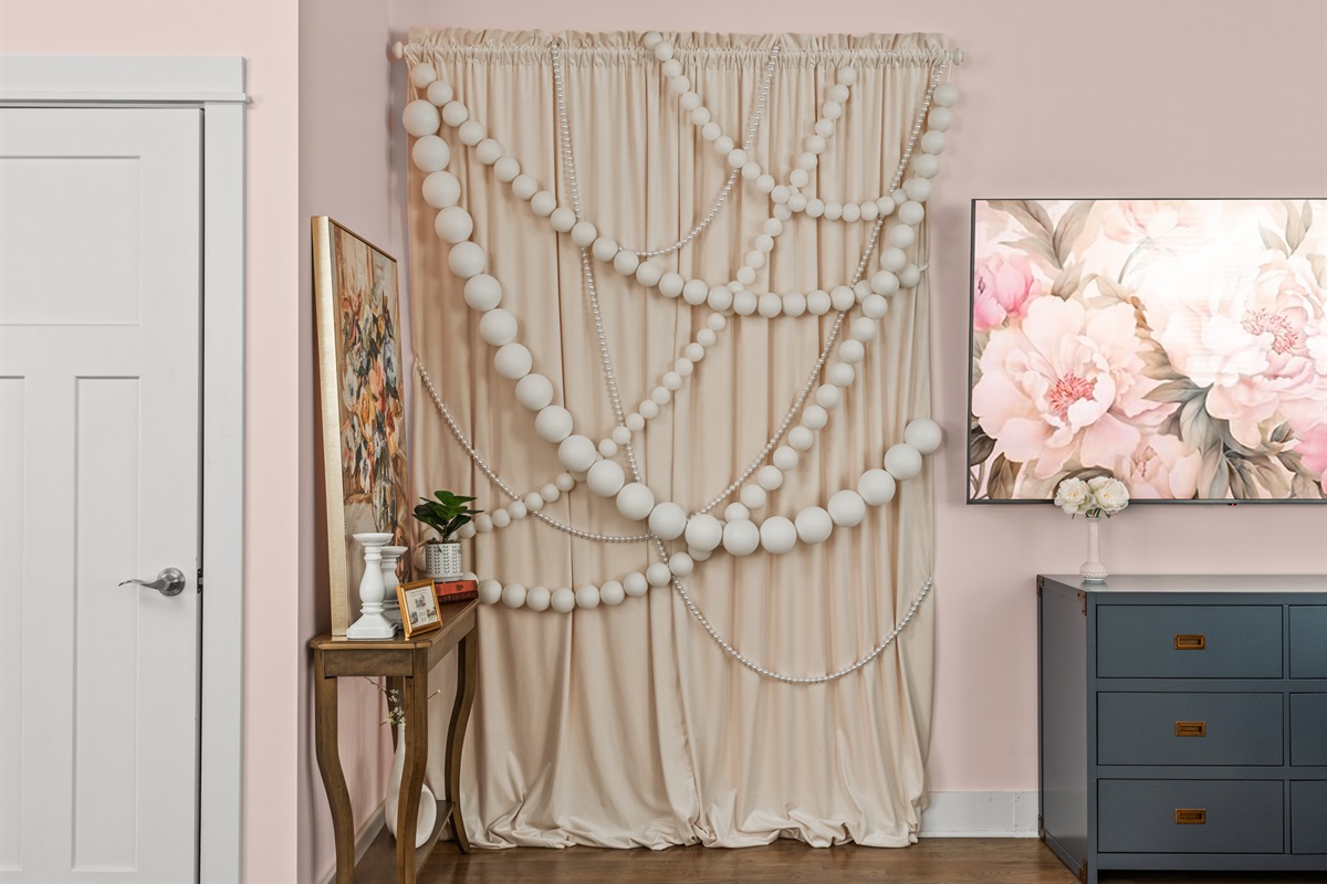 Pearl Necklace Wall for our Glam Girls
