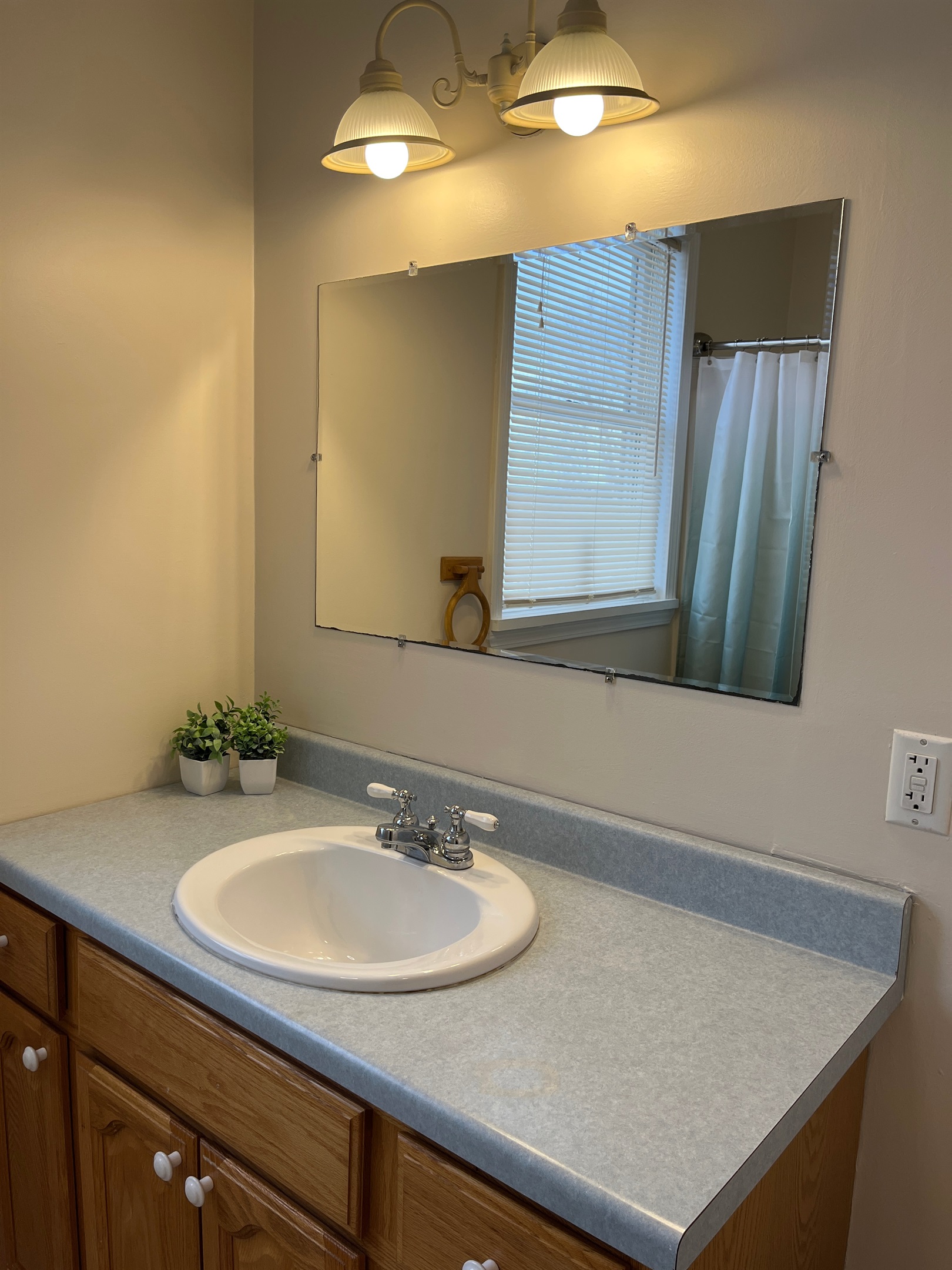 Queen #1 bathroom