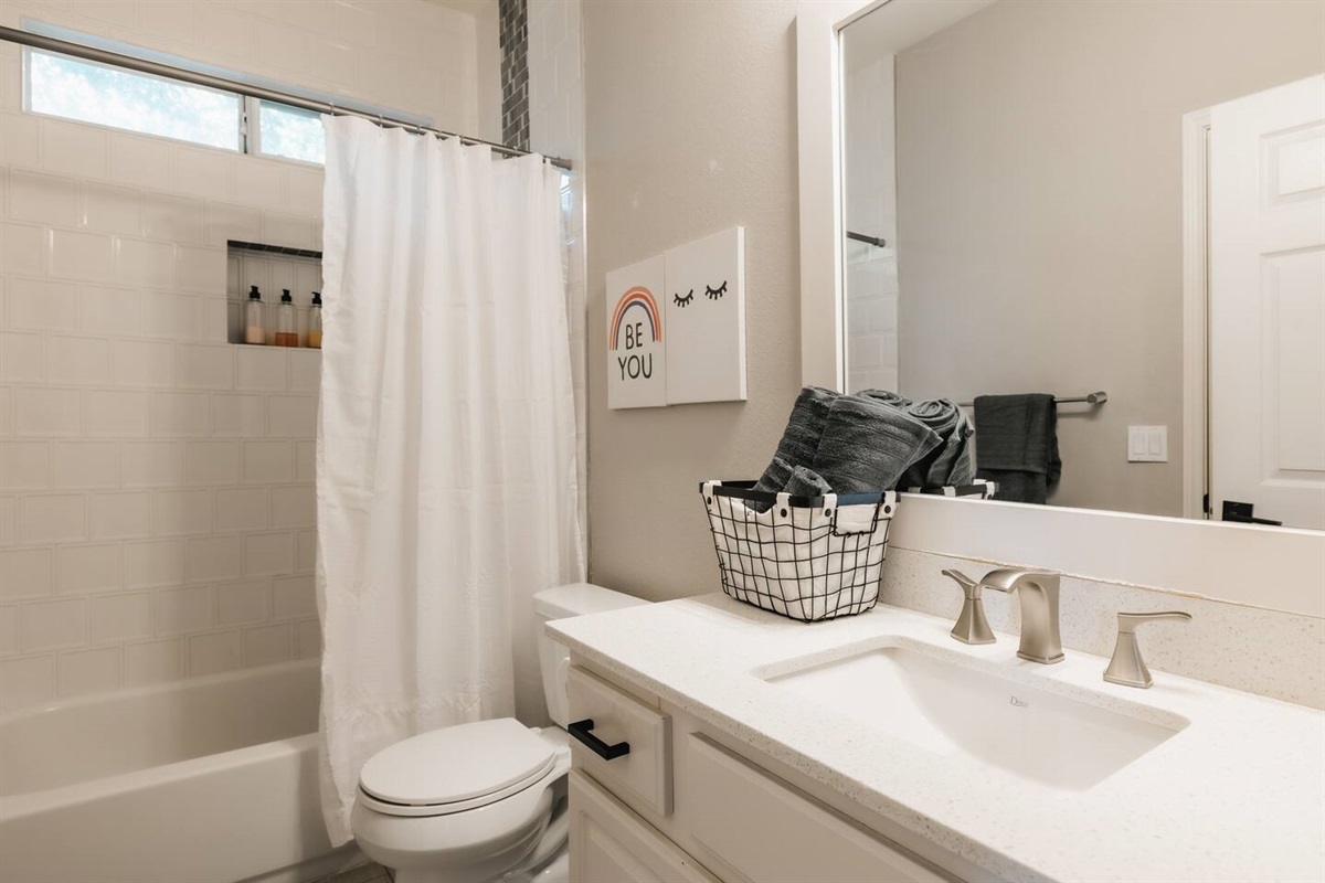 guest full bath room 1