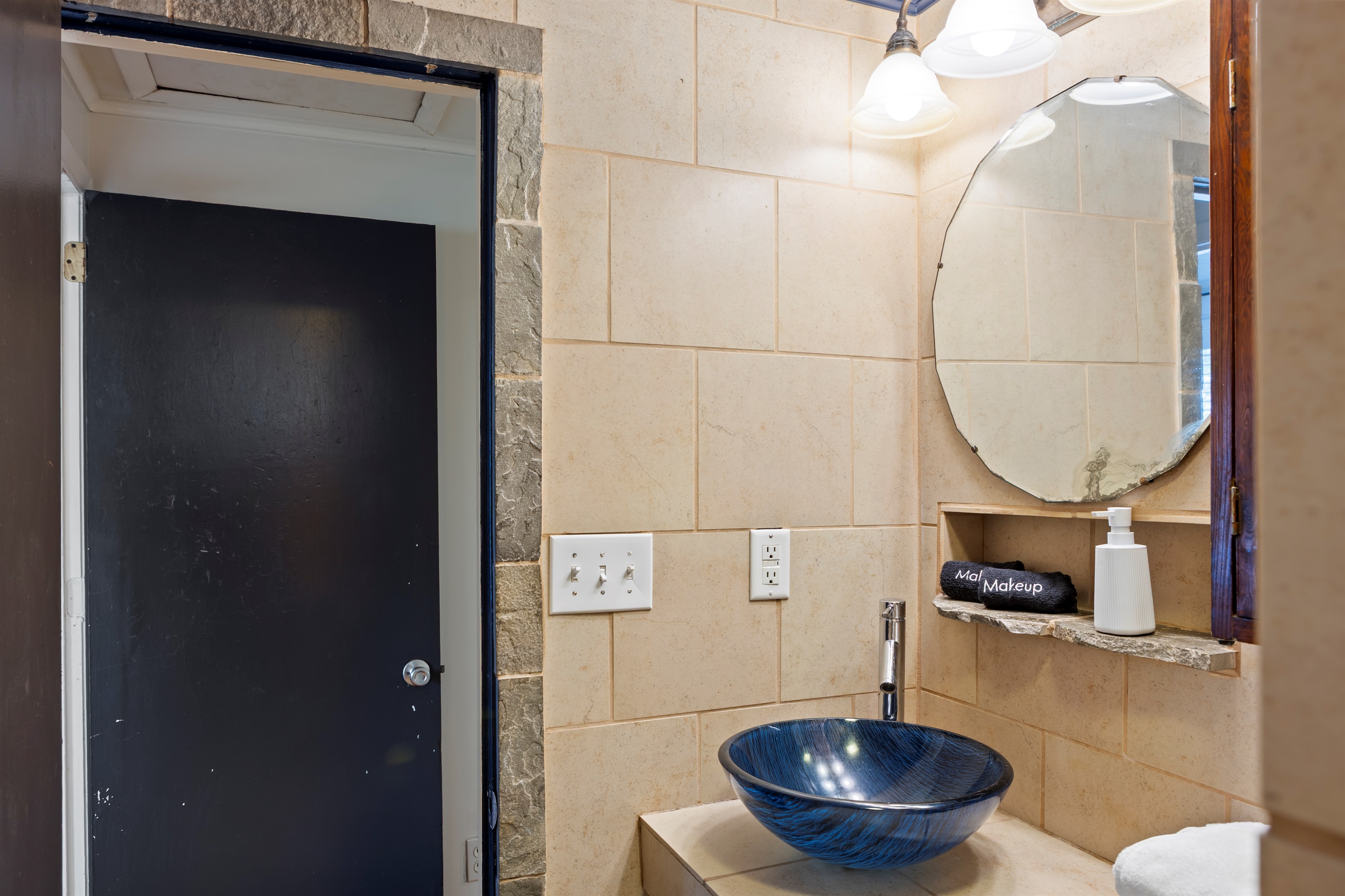 Bath linens provided