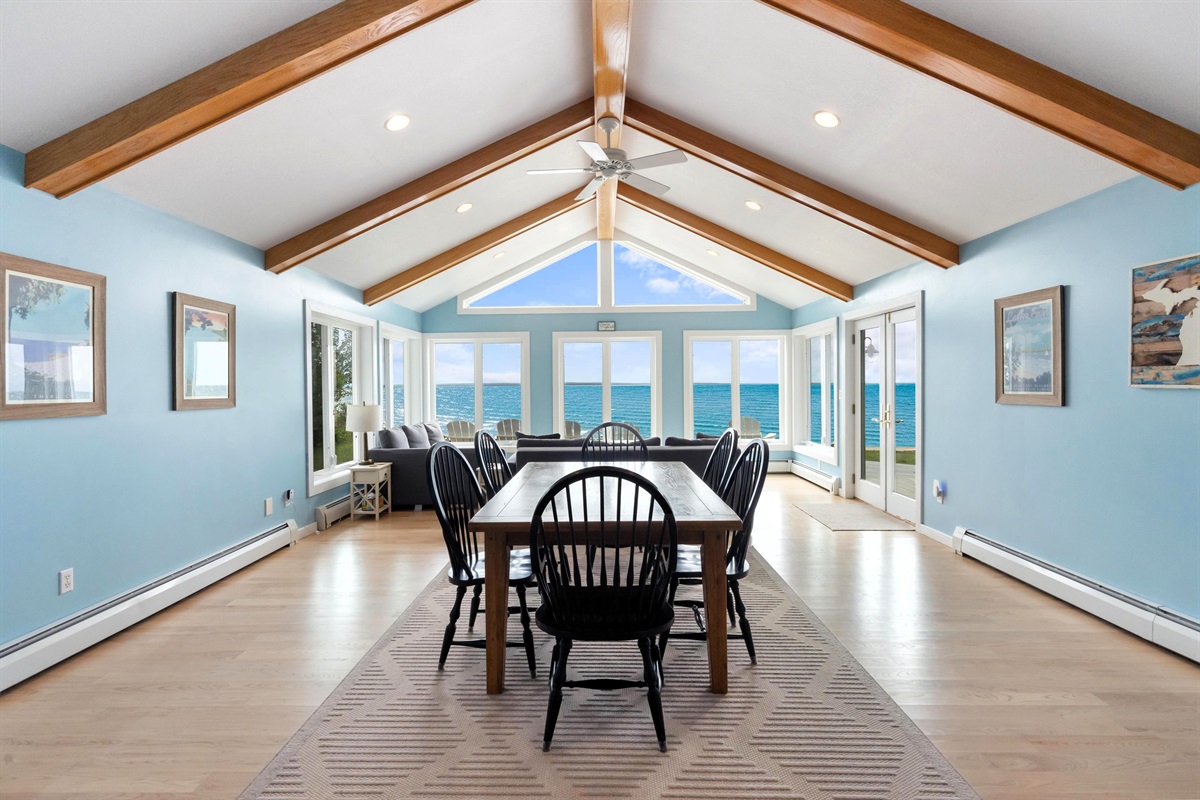 Dining table that has a leaf to expand and seat 10-12