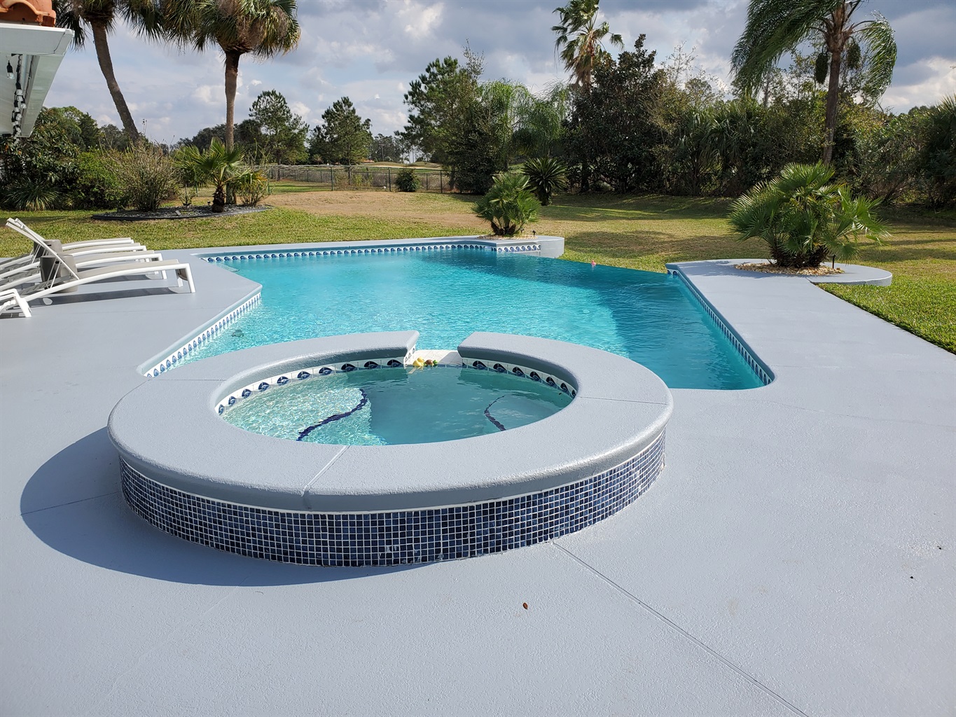 Spa and infinity edge pool