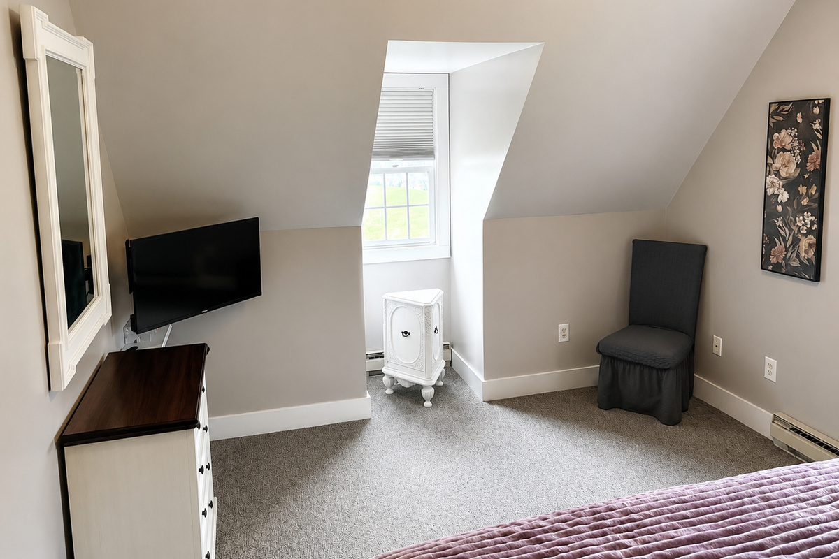 King bedroom with private bathroom