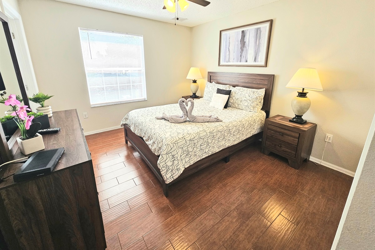 Master Queen bedroom, TV, Ceiling Fan
