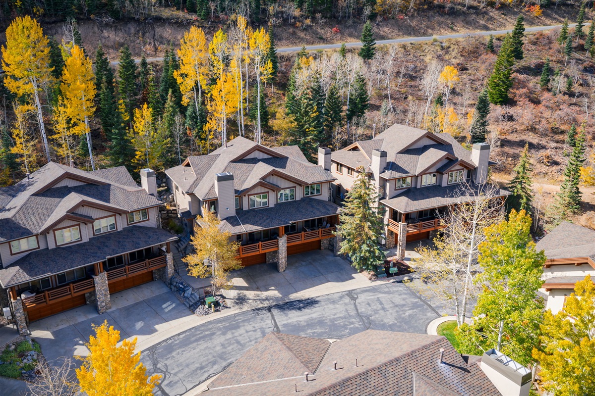 Very quiet road. Lots of parking.