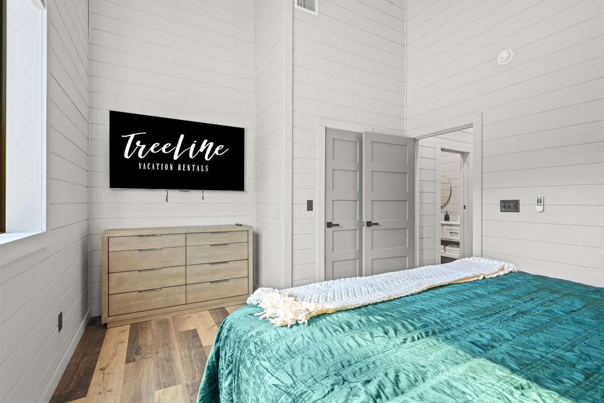 Thoughtfully designed with a soothing palette and modern details, this private suite invites you to unwind and recharge in complete comfort.