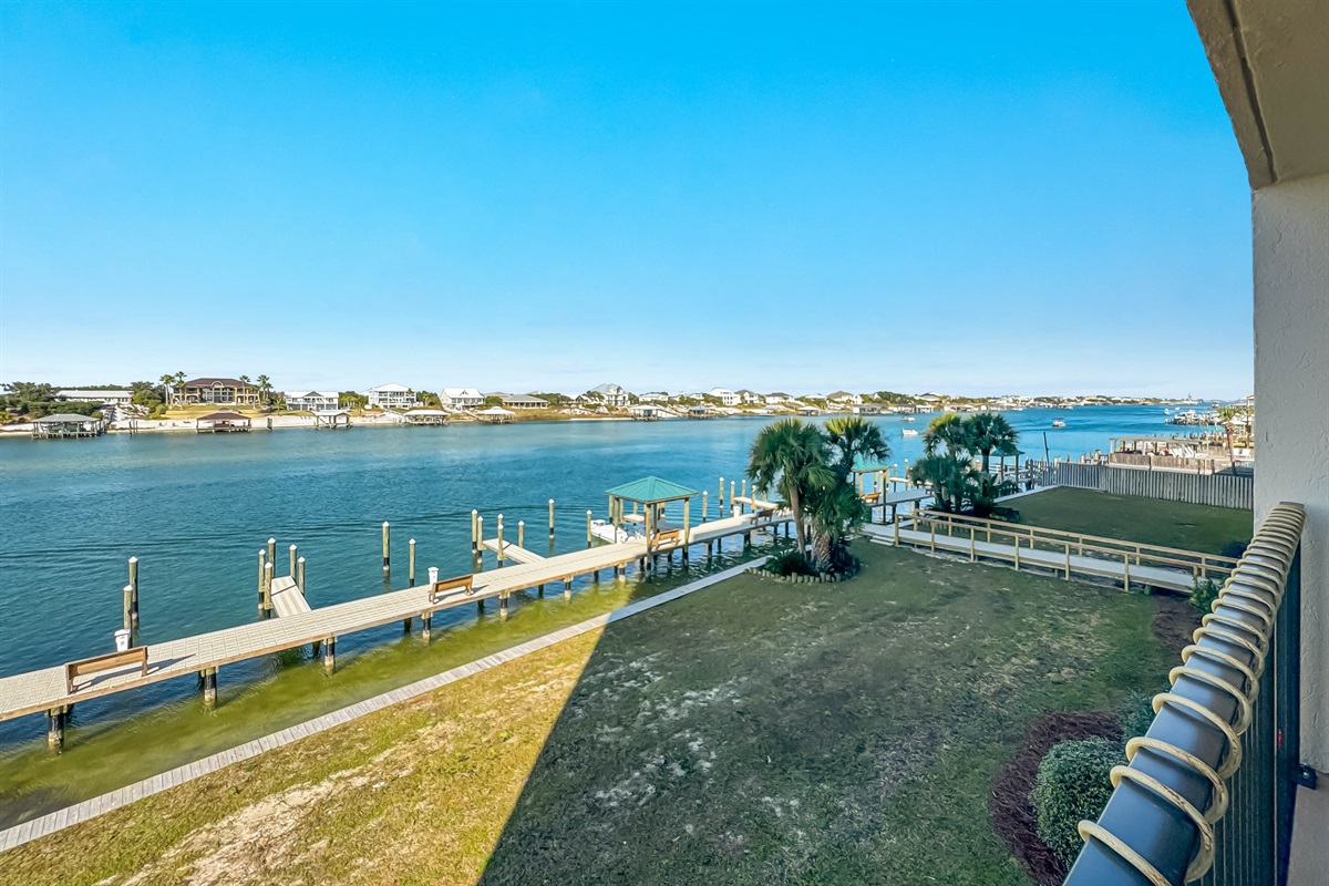 Take a stroll down the private pier at Wind Drift. Enjoy premium amenities, serene bay views, and the perfect balance of relaxation and recreation.