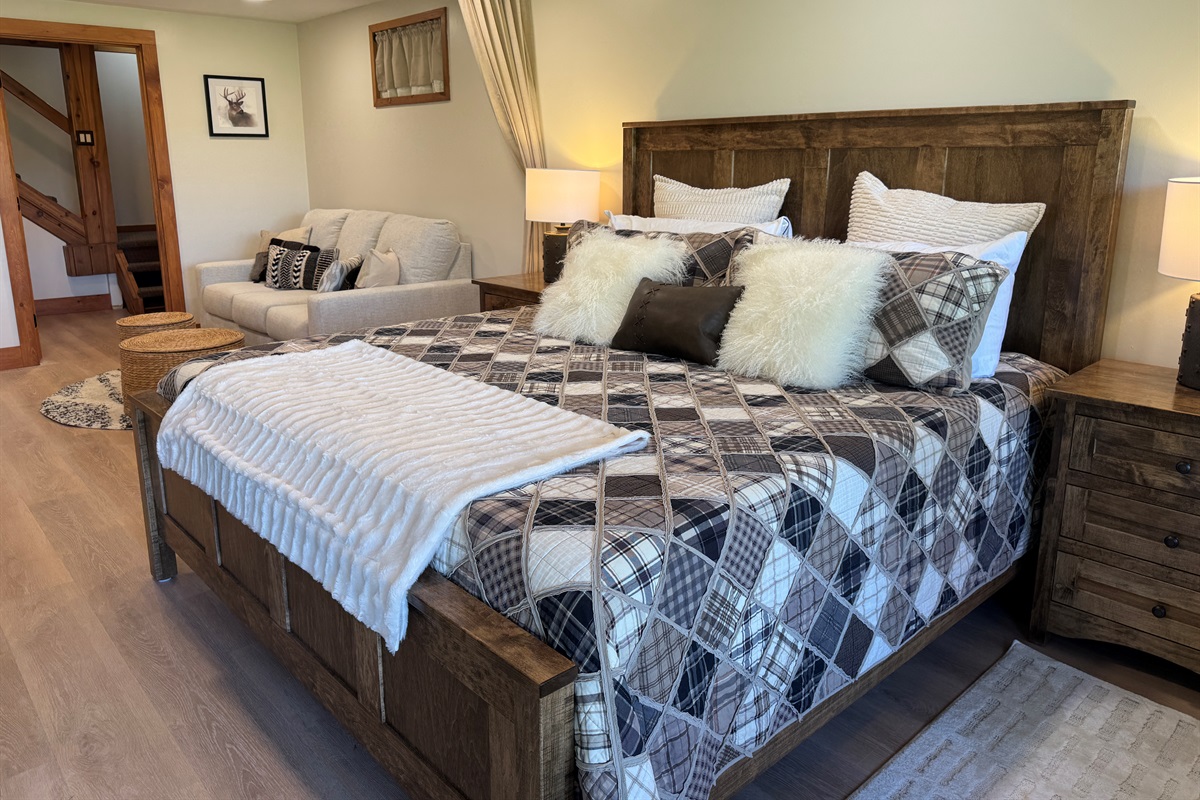 Lower level King with lounge area