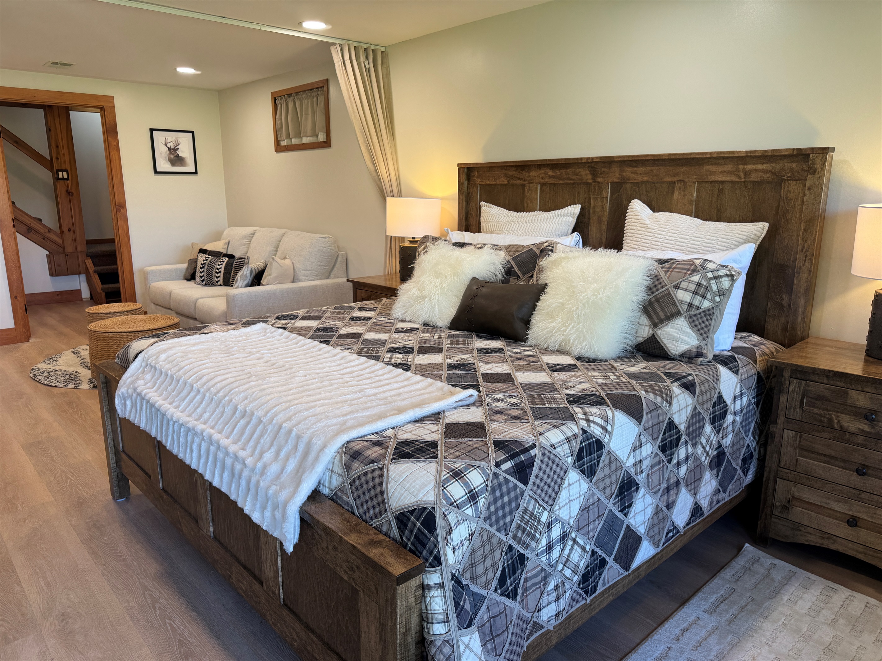 Lower level King with lounge area