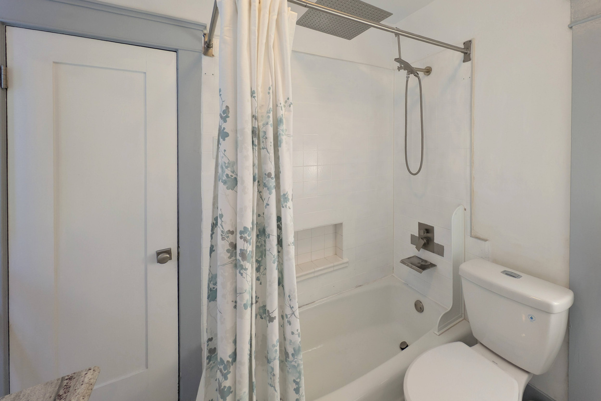 Enjoy the comfort of a full shower and bathtub, fresh towels.