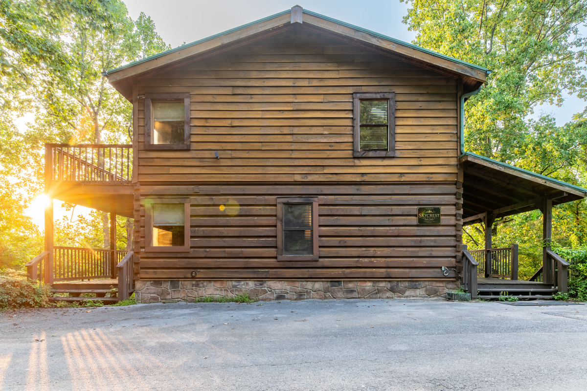 Front view of Skycrest Retreat Cabin