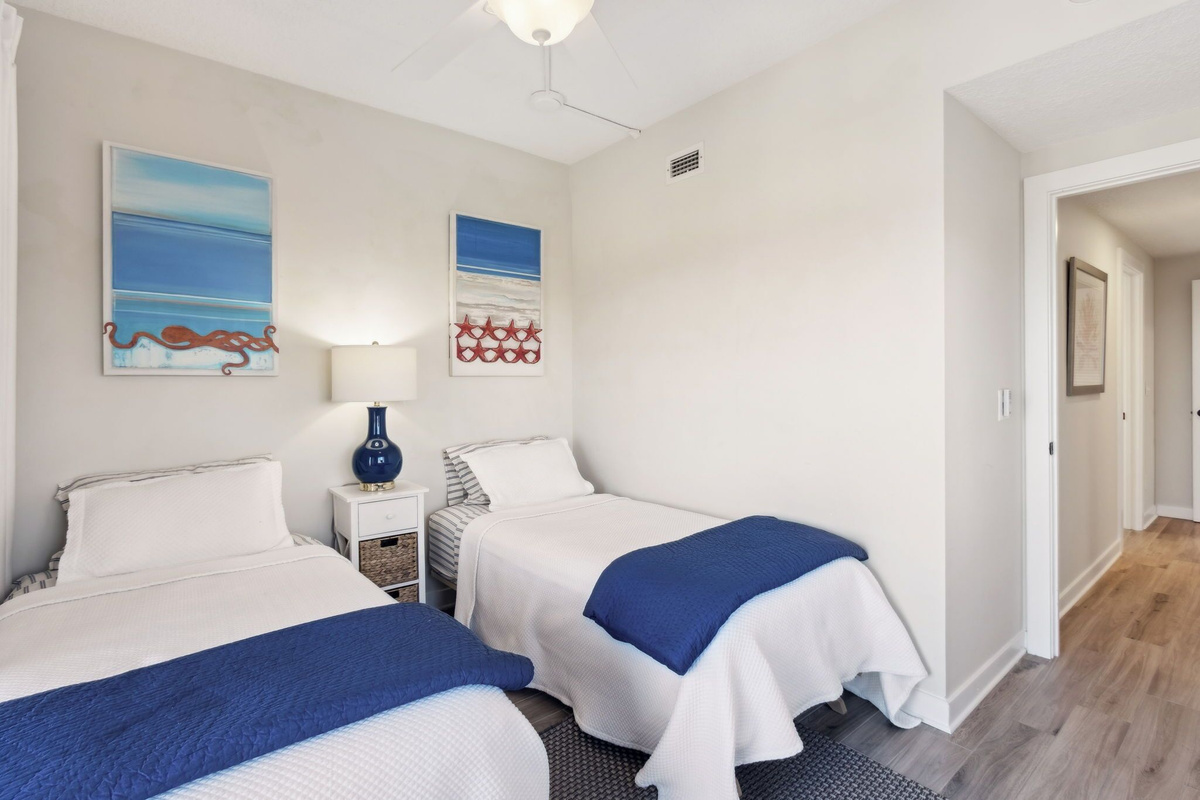 Twin Bedroom/w TV