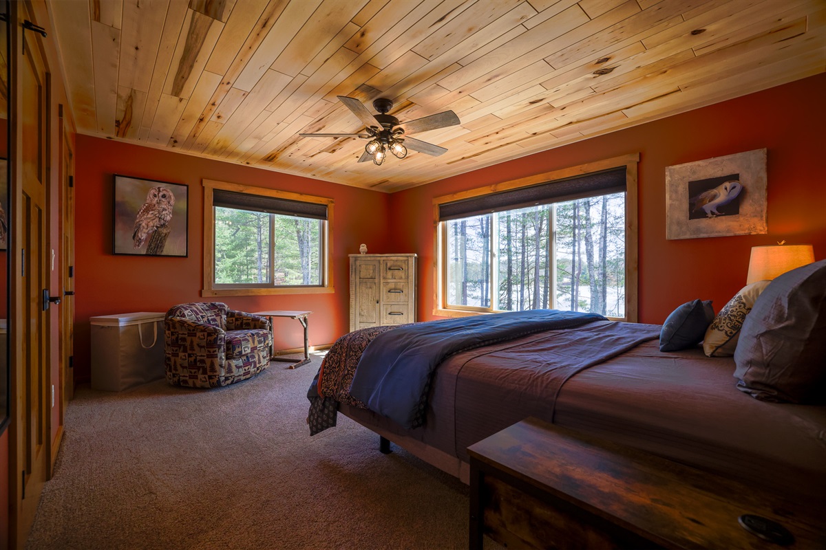Master Bedroom, King Bed, Dresser and Sitting Area