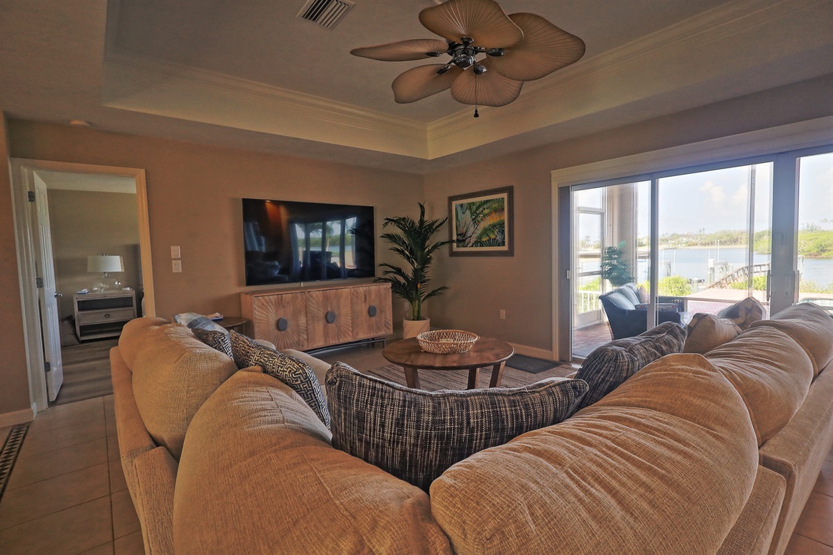 Living room with access to lanai