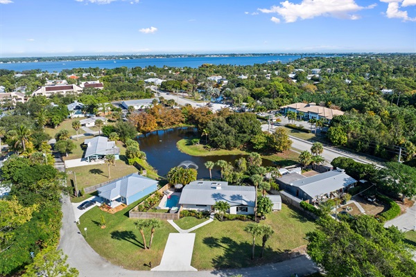 4.5 Miles from the Beach! 10 Minute drive
