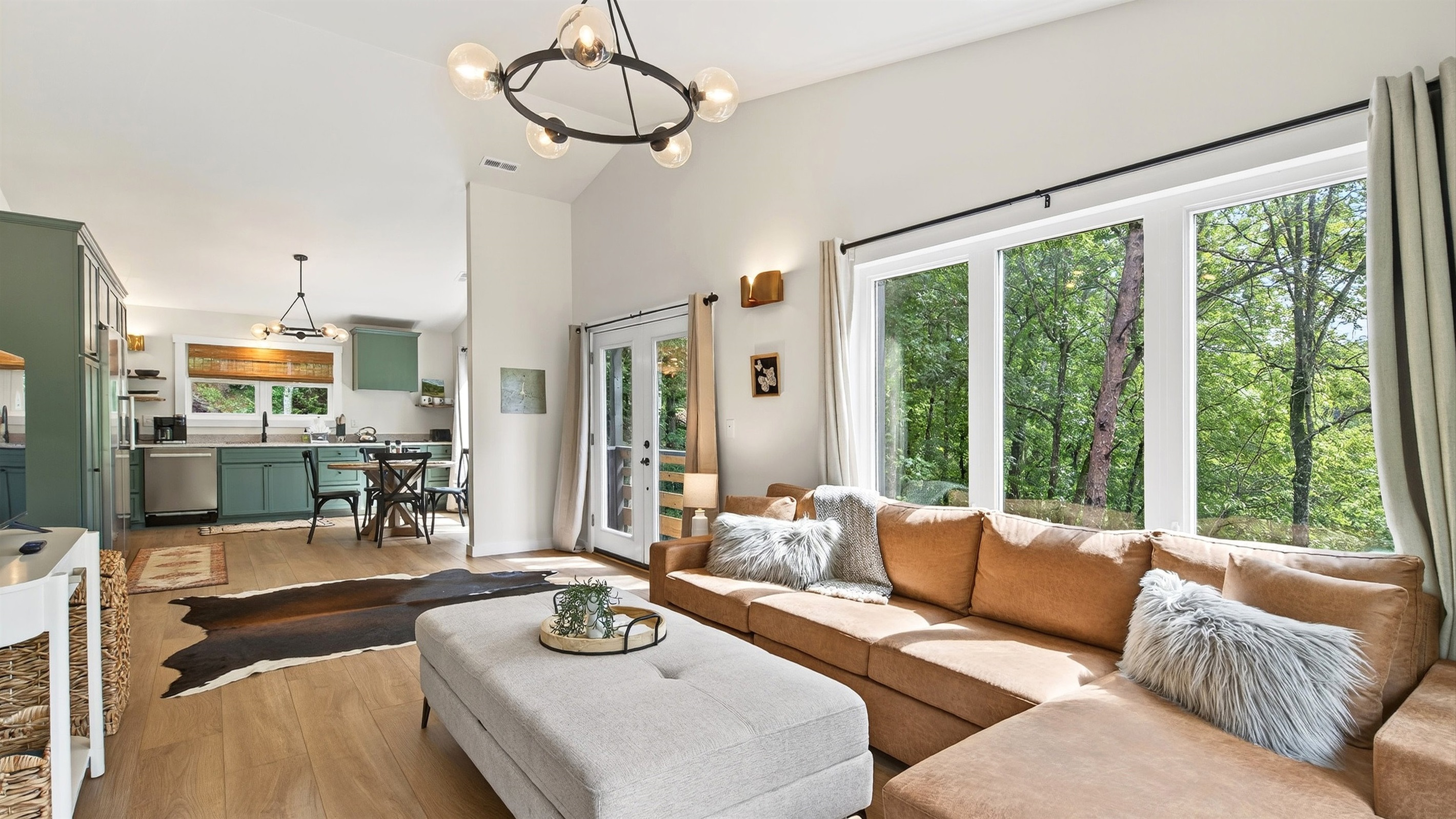 Large windows let in plenty of natural lighting