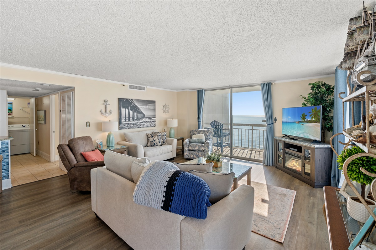 Large Open Living Room with sleeper sofa