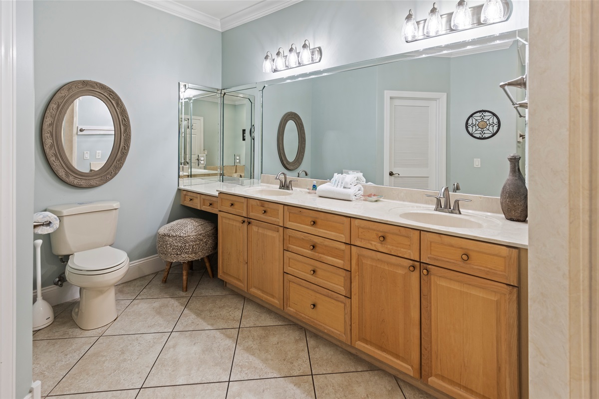 Master Bathroom (3rd Floor)