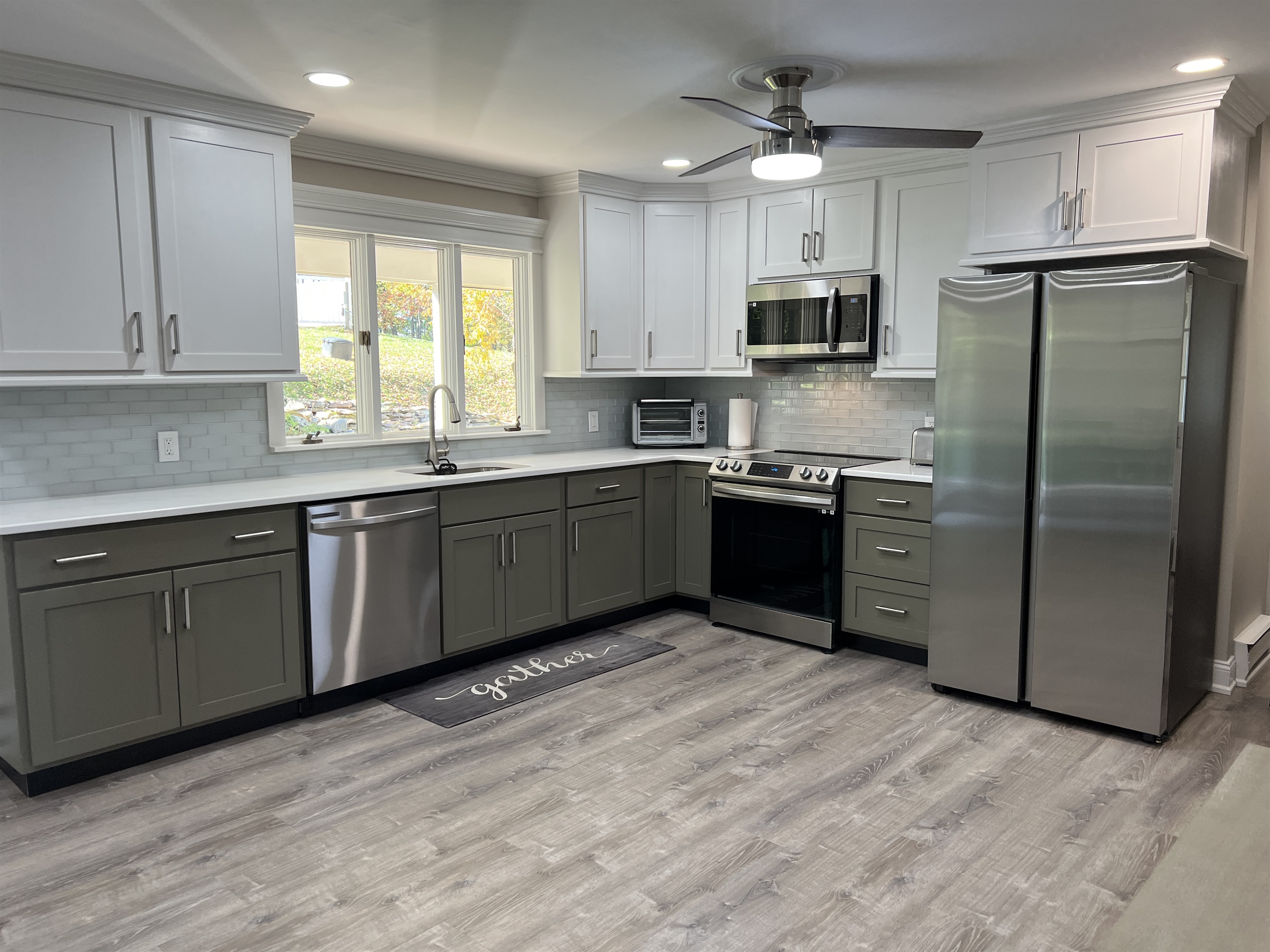 Hilltop Hideaway bran new fully equipped kitchen.