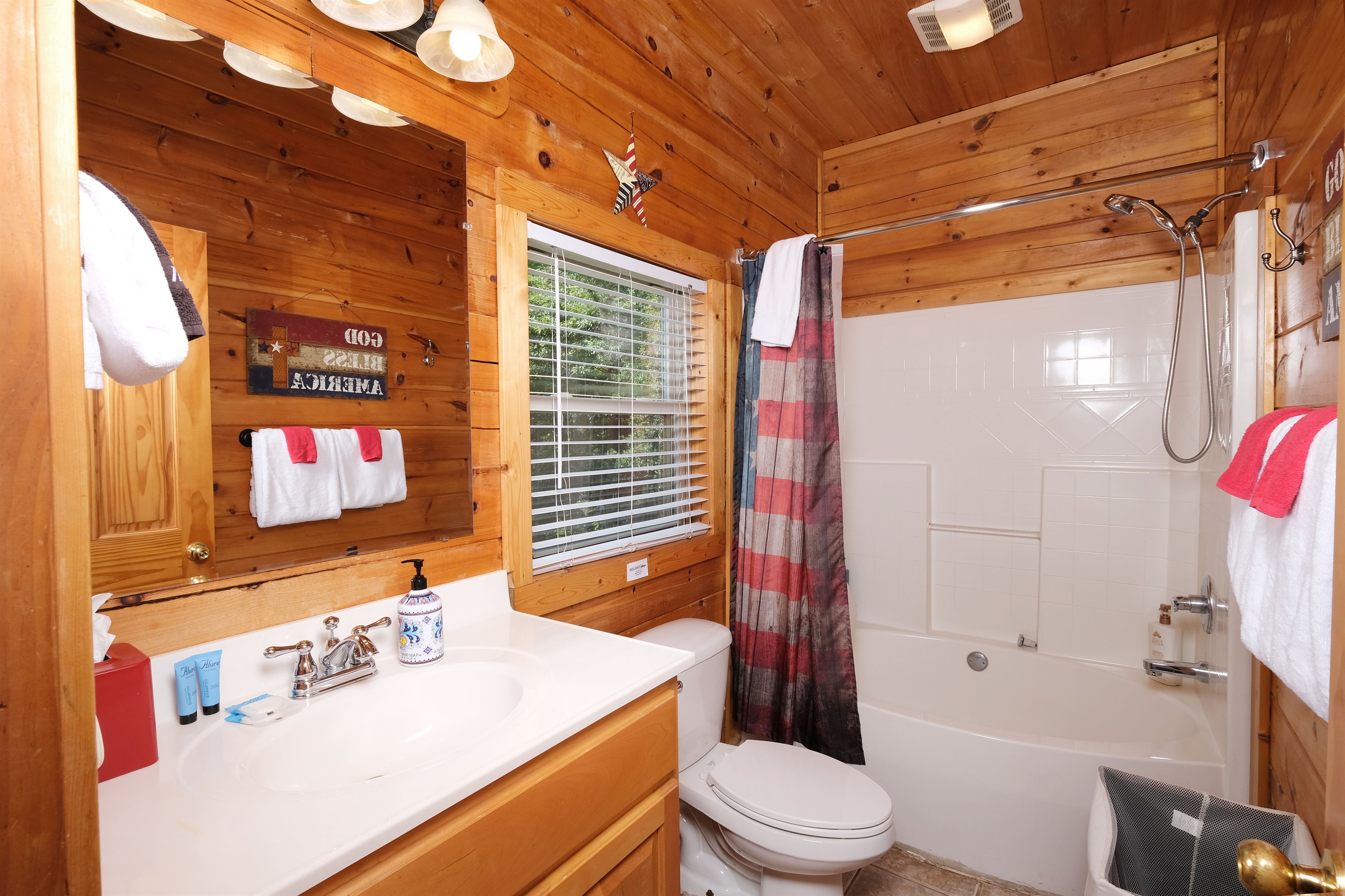 4th of July Bathroom, Oval bathub with jets