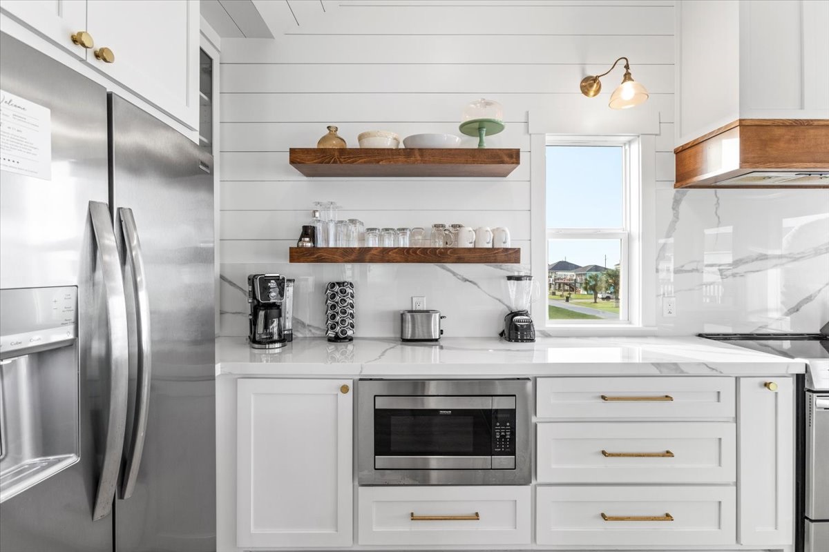 ff6e1deaceba44e8a1100eaf6ba85223 Large | Beachhouse | Texas | TX | Vacation Homes | Galveston | Crystal Beach | Kokomo | Breezy Days | Beachfront Elegance | Sunrise Serenity | Southern Sands Property Management, LLC
