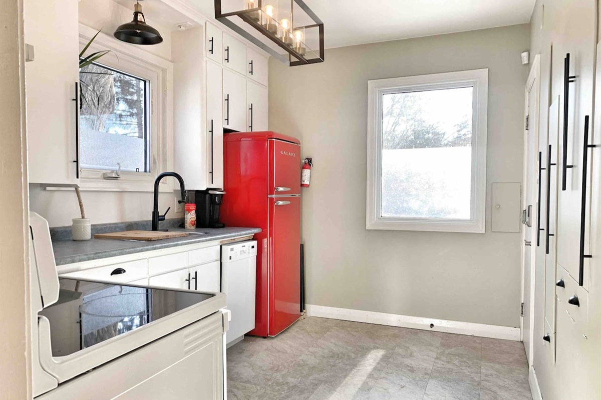 Fully Equipped Kitchen with Full-Size Appliances, small dishwasher & coffee station