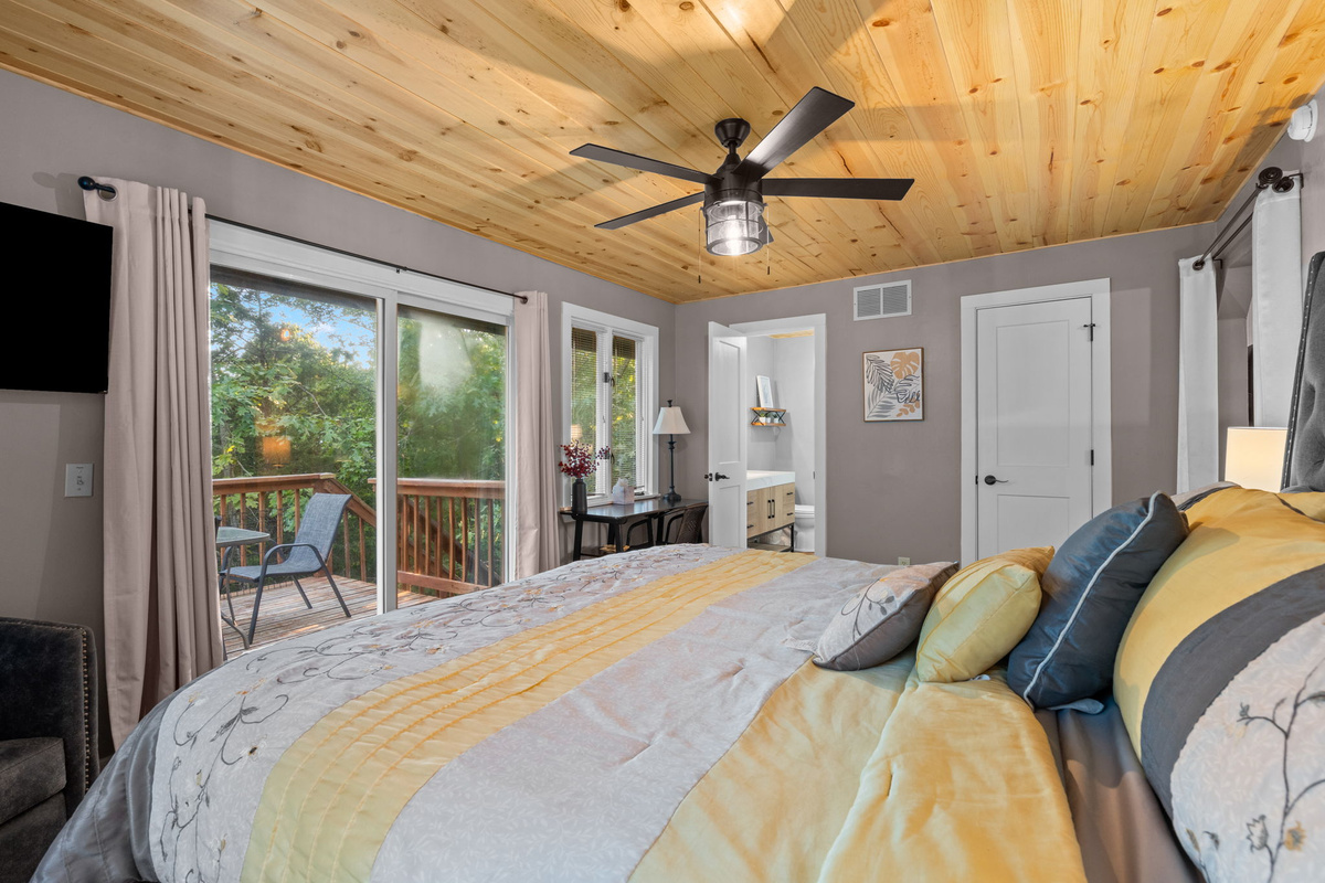 Your King Retreat in the Treetops