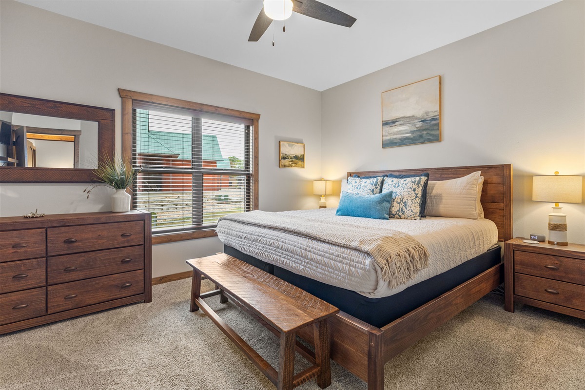 Master King bedroom w/ ensuite bath!