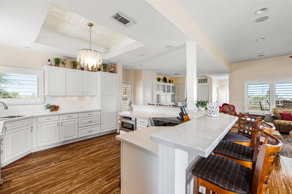 “Gather ’round — good food, good vibes.”