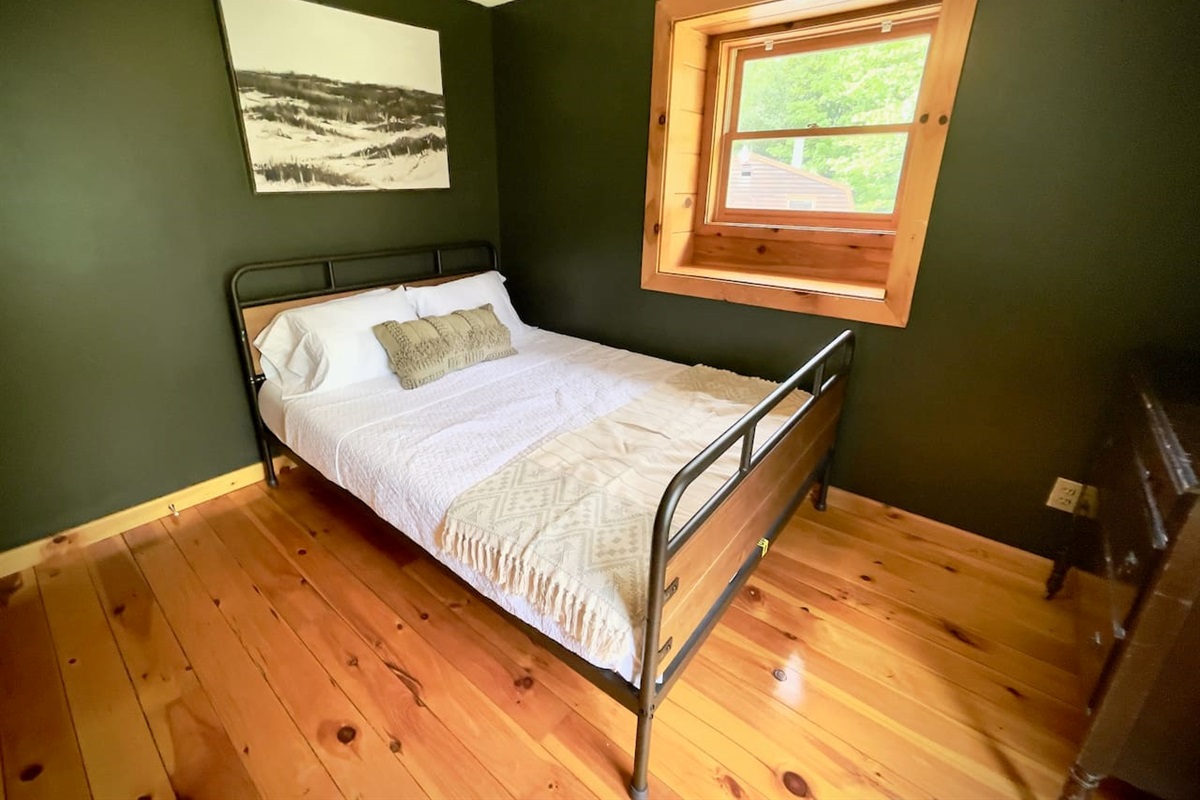 Bedroom with queen bed