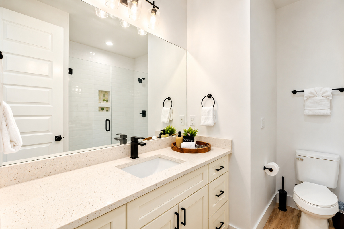 Private Bath – King Suite #5