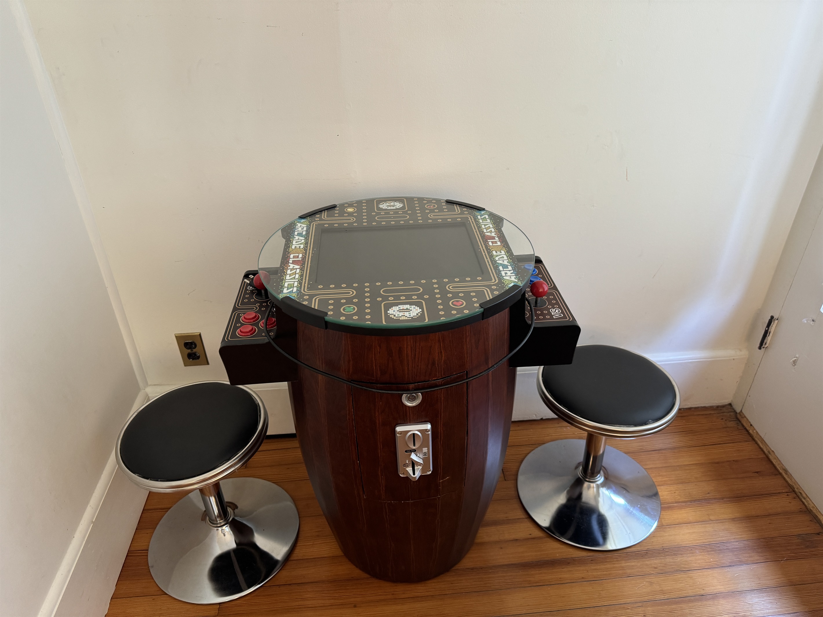Arcade style game table