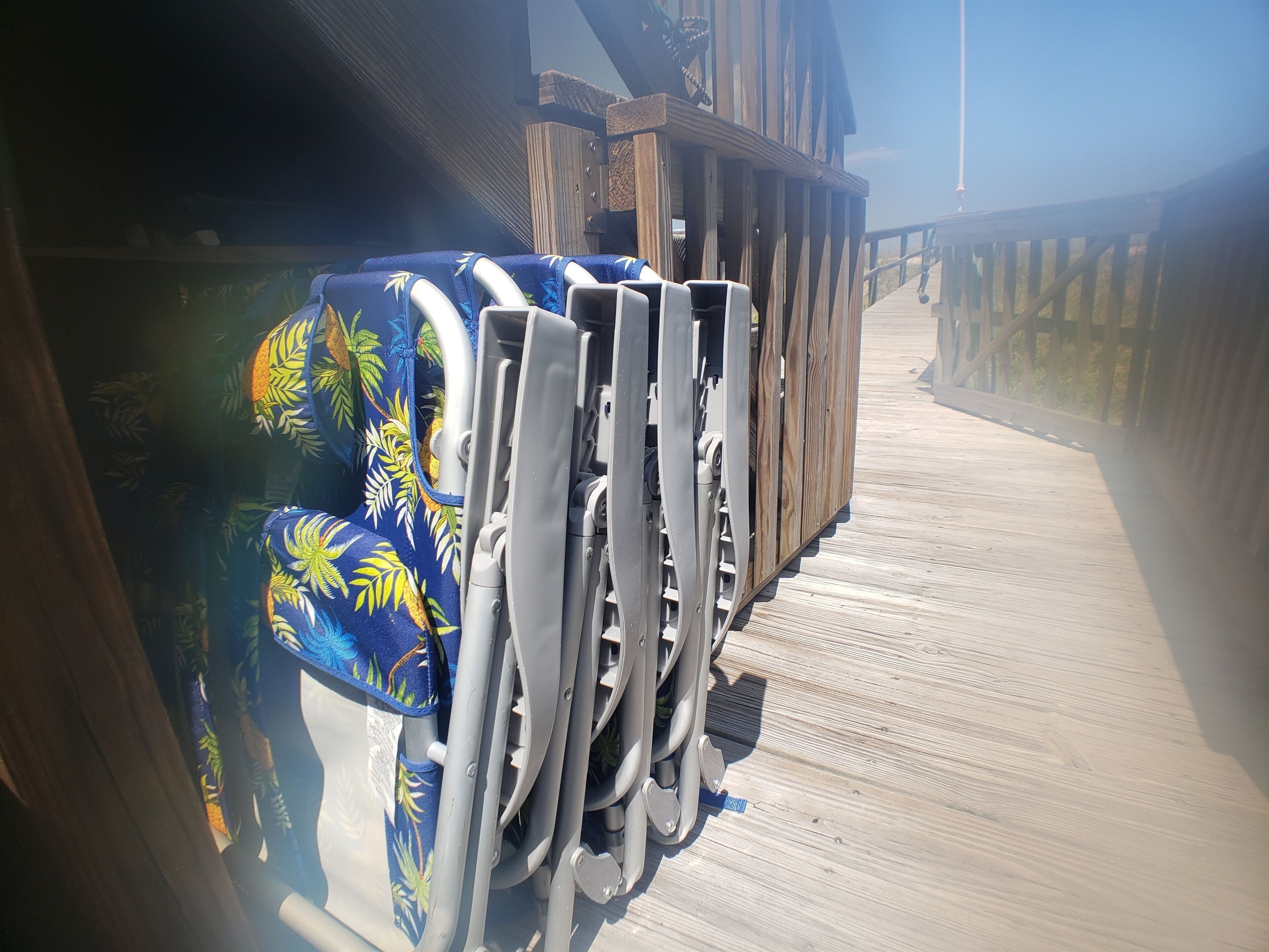 4 Beach chairs and a Neso sun shade provided for use during your stay! 😎