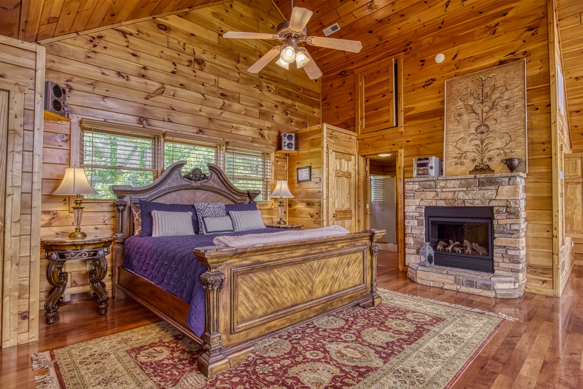 Upper floor KING bed