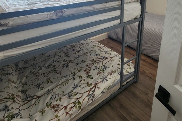 one double over double bunk bed sleeps 4