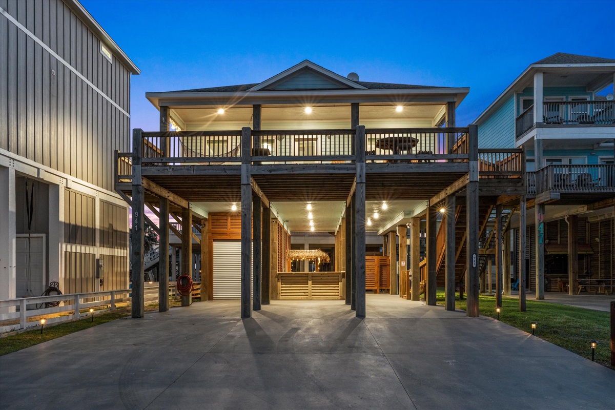 ff971de4fabe43f88f24ec8265339a24 Large | Beachhouse | Texas | TX | Vacation Homes | Galveston | Crystal Beach | Kokomo | Breezy Days | Beachfront Elegance | Sunrise Serenity | Southern Sands Property Management, LLC