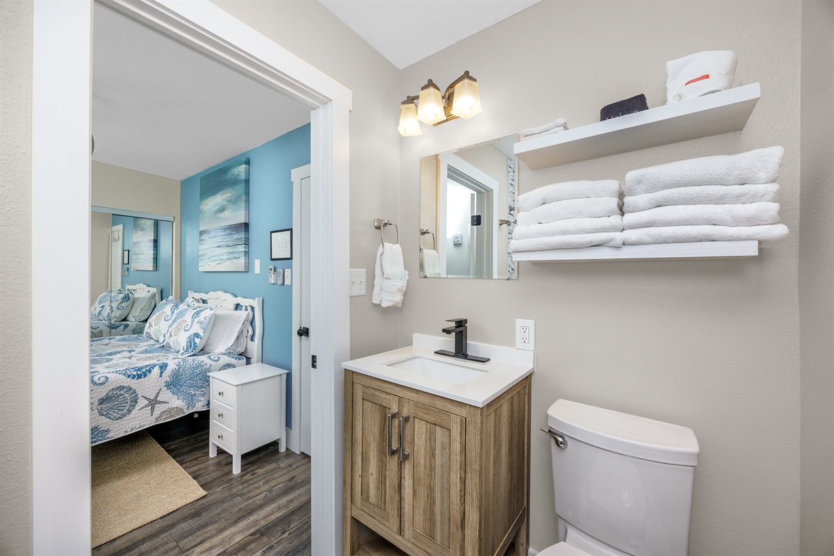 En-Suite Bath with Shower