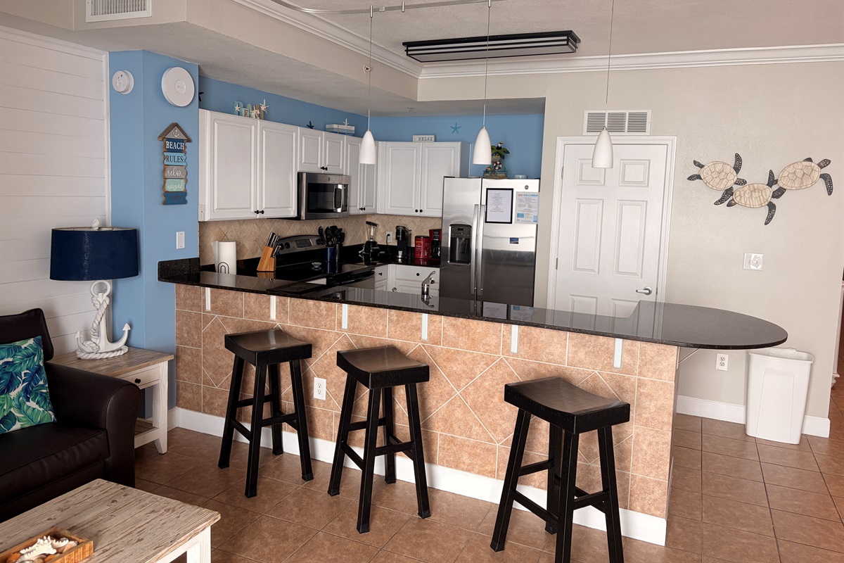 Well stocked kitchen ready to cook!