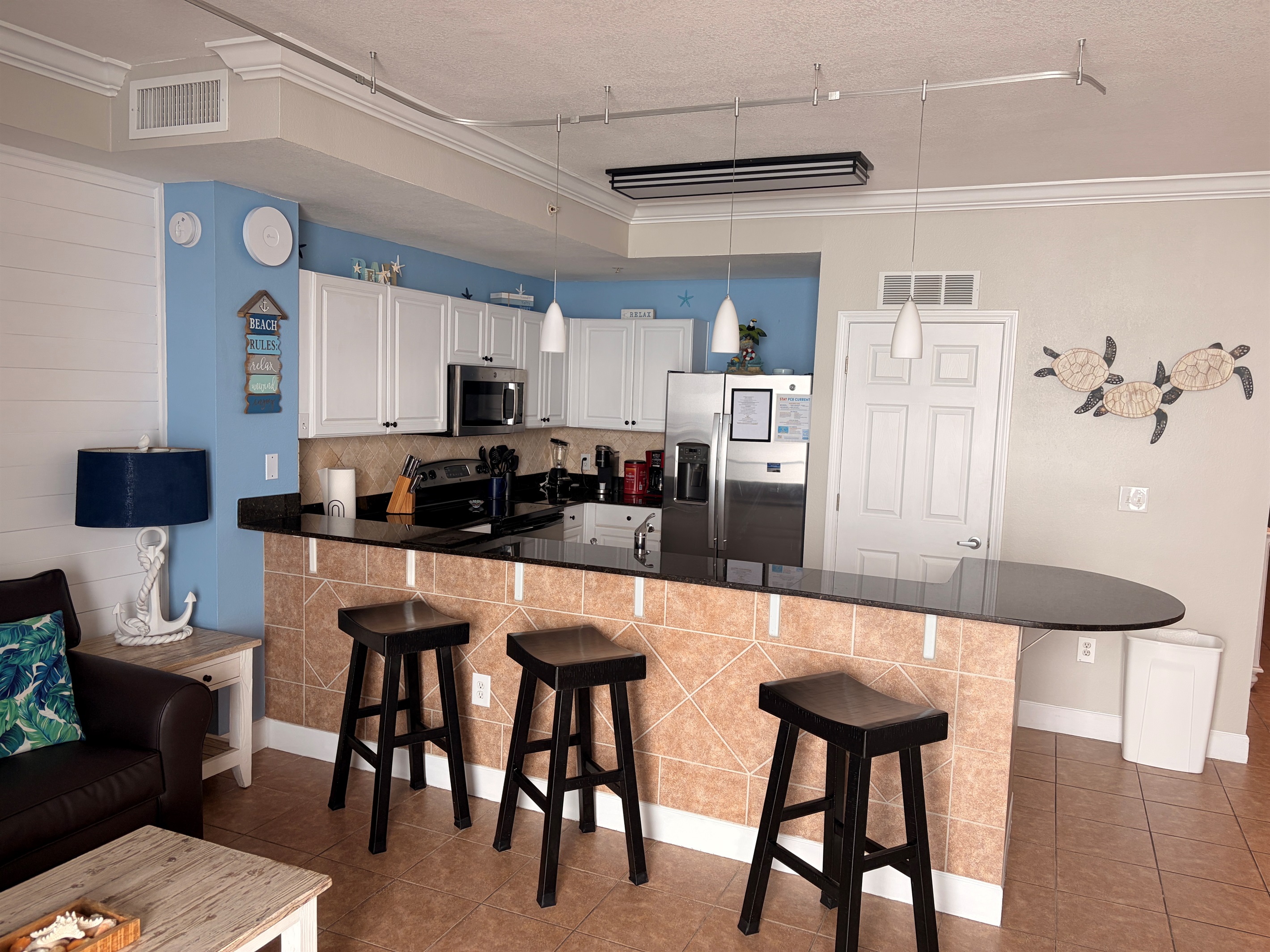 Well stocked kitchen ready to cook!