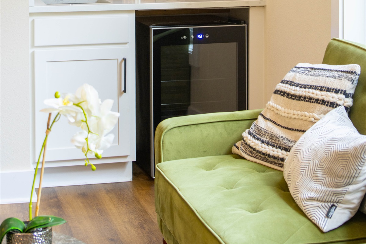 wine/beverage fridge
