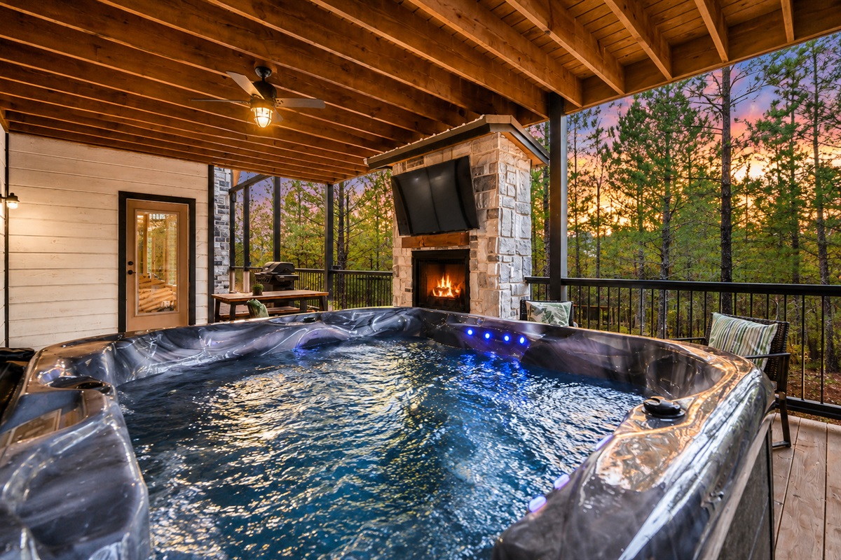 Hot tub evenings just hit different out here.
Tucked beneath the covered deck, wrapped in pine views and quiet moments, this is where the day slows down and the getaway finally settles in.