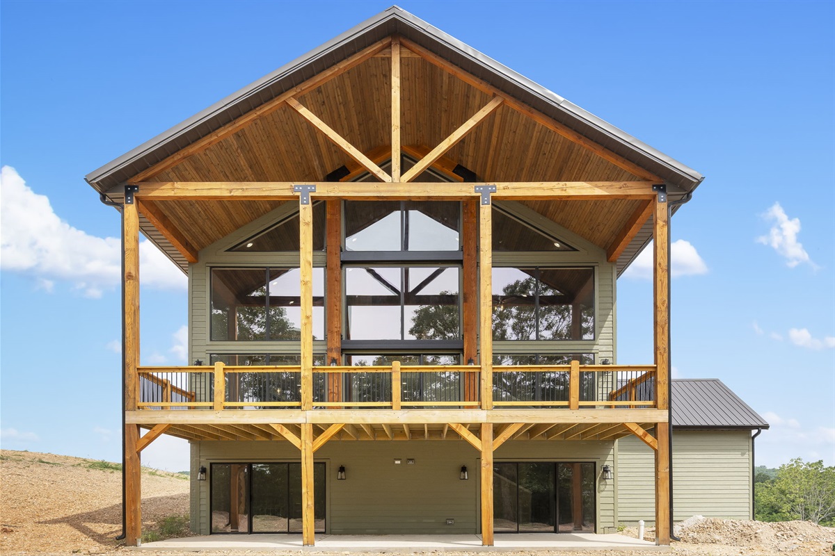 Large decks with beautiful views 