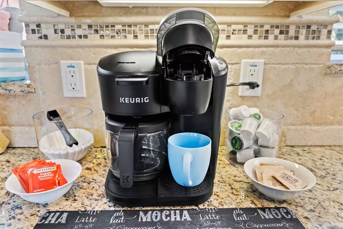 Start every morning the beach-house way ☕
Brew your favorite coffee or espresso with the Keurig, complete with pods and essentials—perfect before a sunrise walk or poolside lounging.
