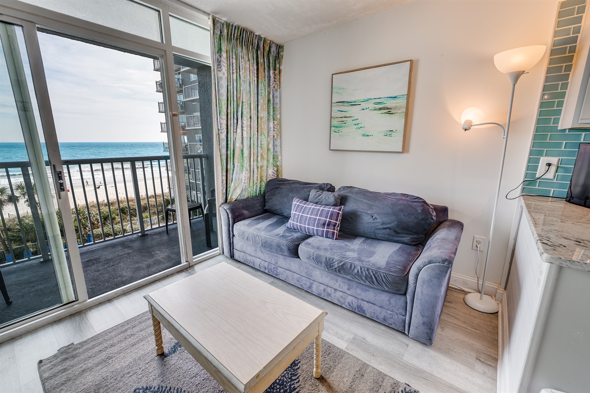 Living Room with Stunning Views🌊☀️