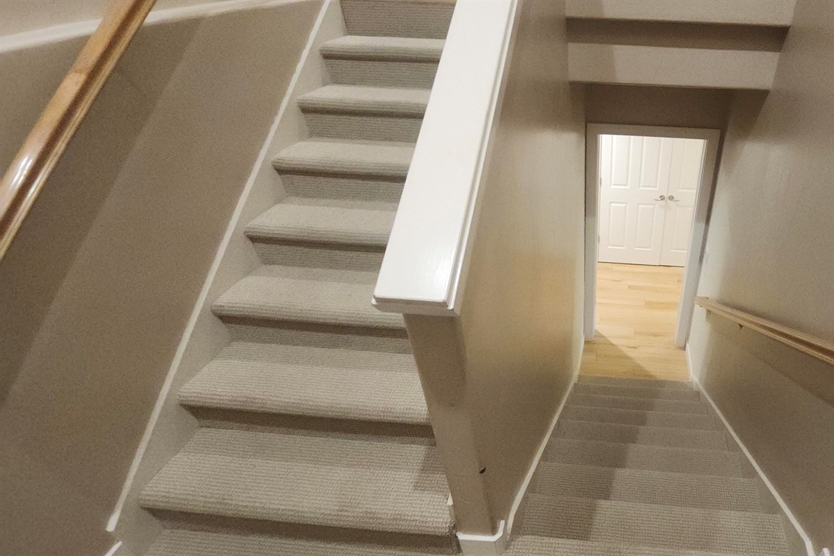 Stairs down to lower level unity