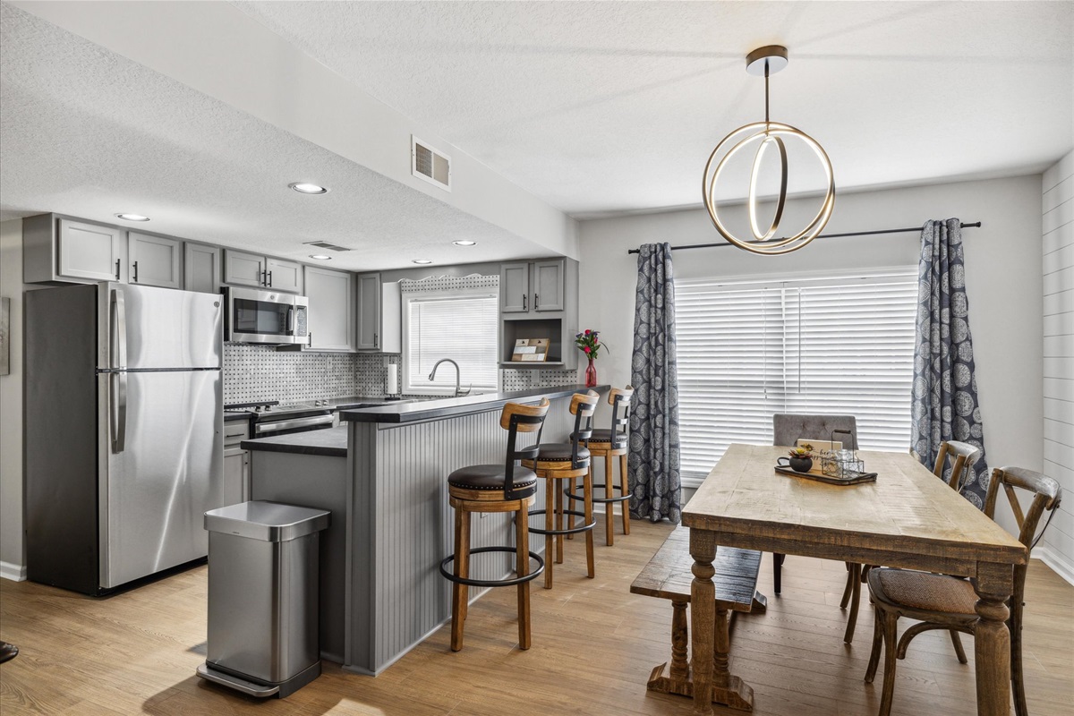 Dining Room area with seating for 6