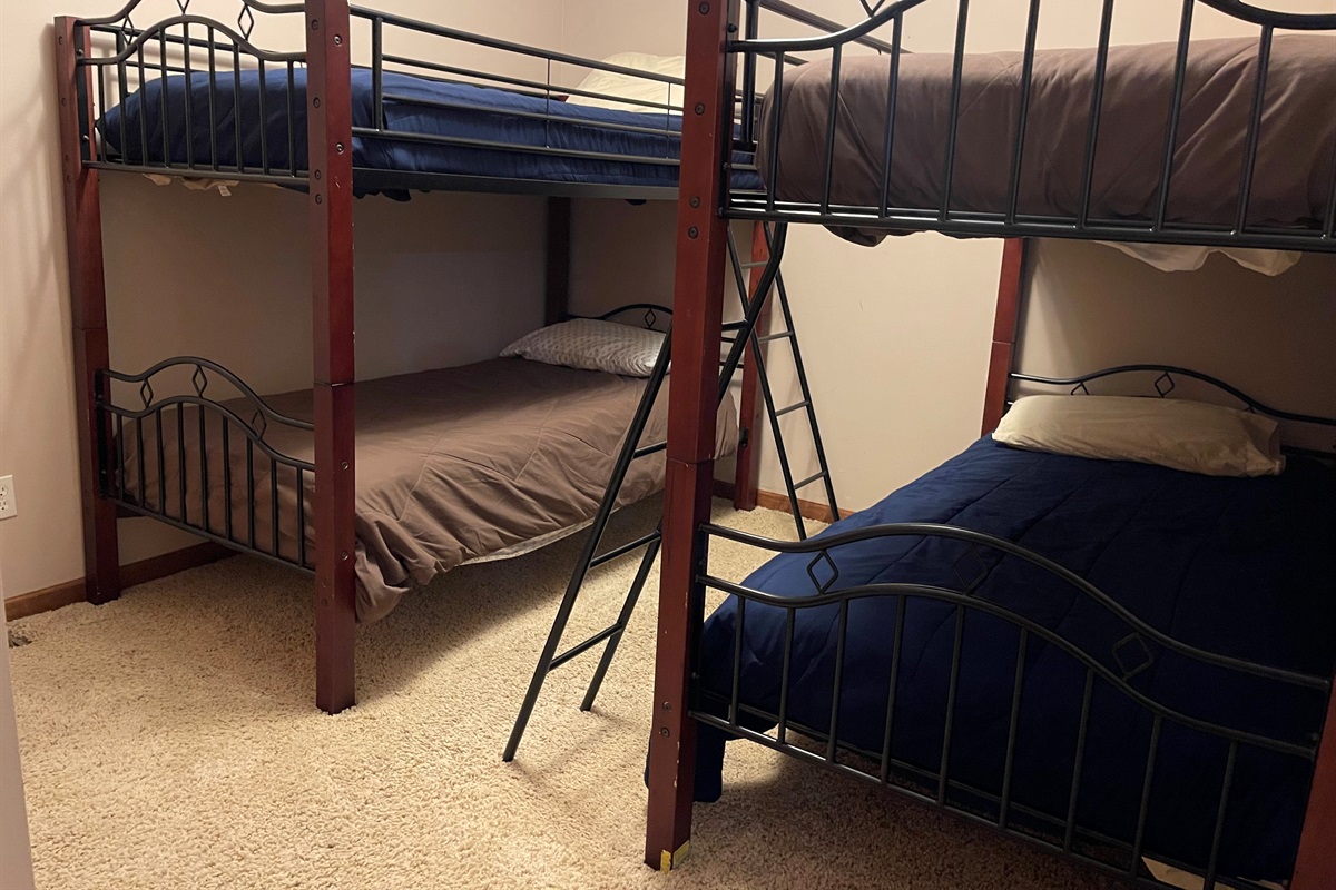 Twin bunk bed room
