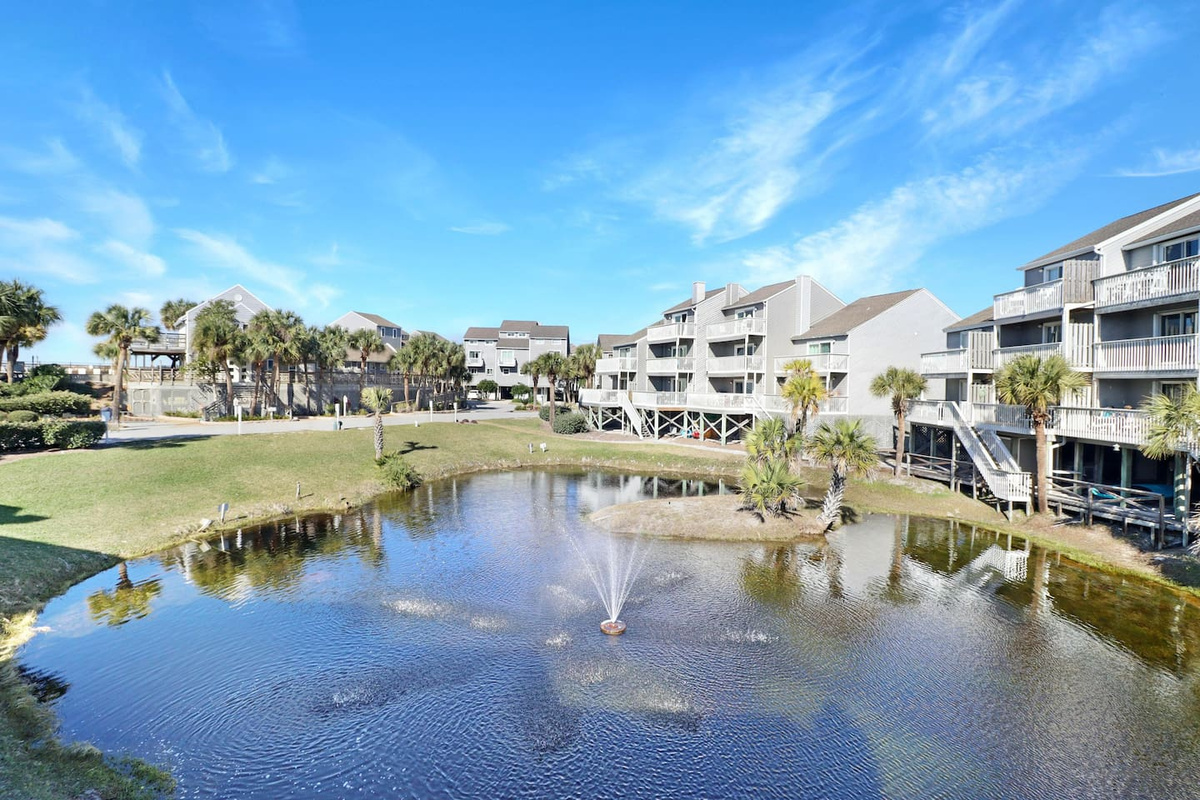 Pull a chair to the master level deck and watch the Gulf light change through dinner.